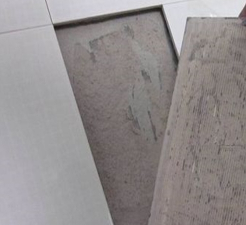柘荣瓷砖空鼓维修公司分享瓷砖铺贴时如果打浆（即涂抹在瓷砖背面和基层上的砂浆或瓷砖胶）过少，会带来以下问题
